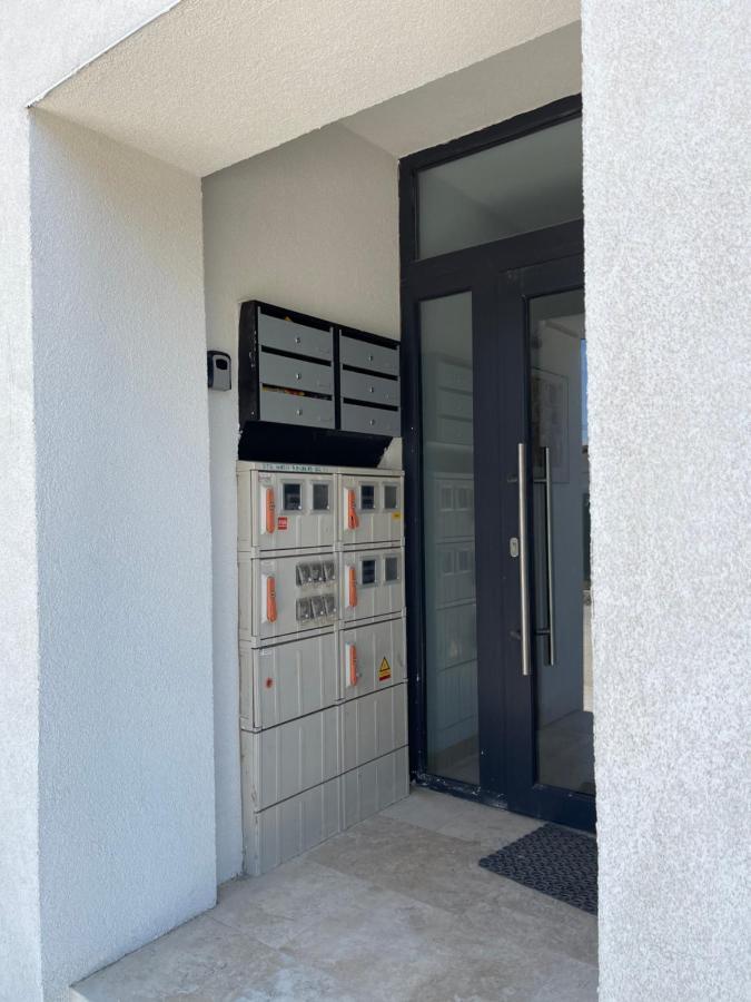 Noah Apartment Self Check-In Otopeni Exterior photo